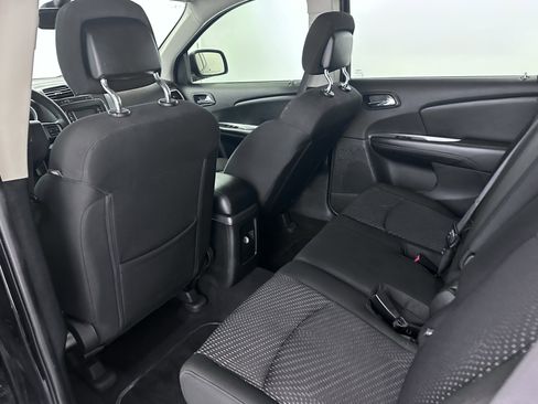 Used 2019 Dodge Journey SE FWD image 24