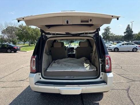 Used 2015 GMC Yukon Denali w/ Premium Package AWD/4WD image 8