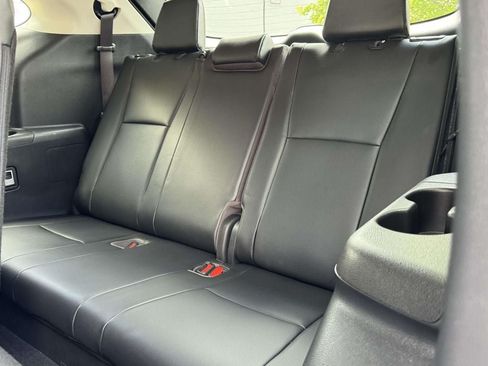 Used 2022 Toyota Highlander XLE AWD/4WD image 17