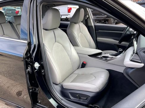 Used 2024 Toyota Camry XLE image 8