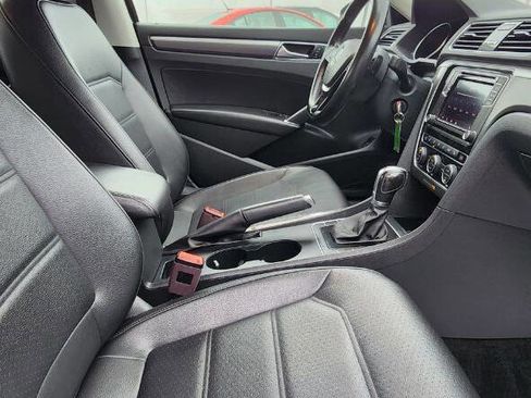 Used 2018 Volkswagen Passat 2.0T R-Line image 21