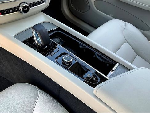 New 2026 Volvo XC60 B5 Plus w/ Protection Package Premier image 20