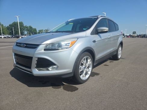Used 2016 Ford Escape Titanium w/ Equipment Group 301A FWD image 2