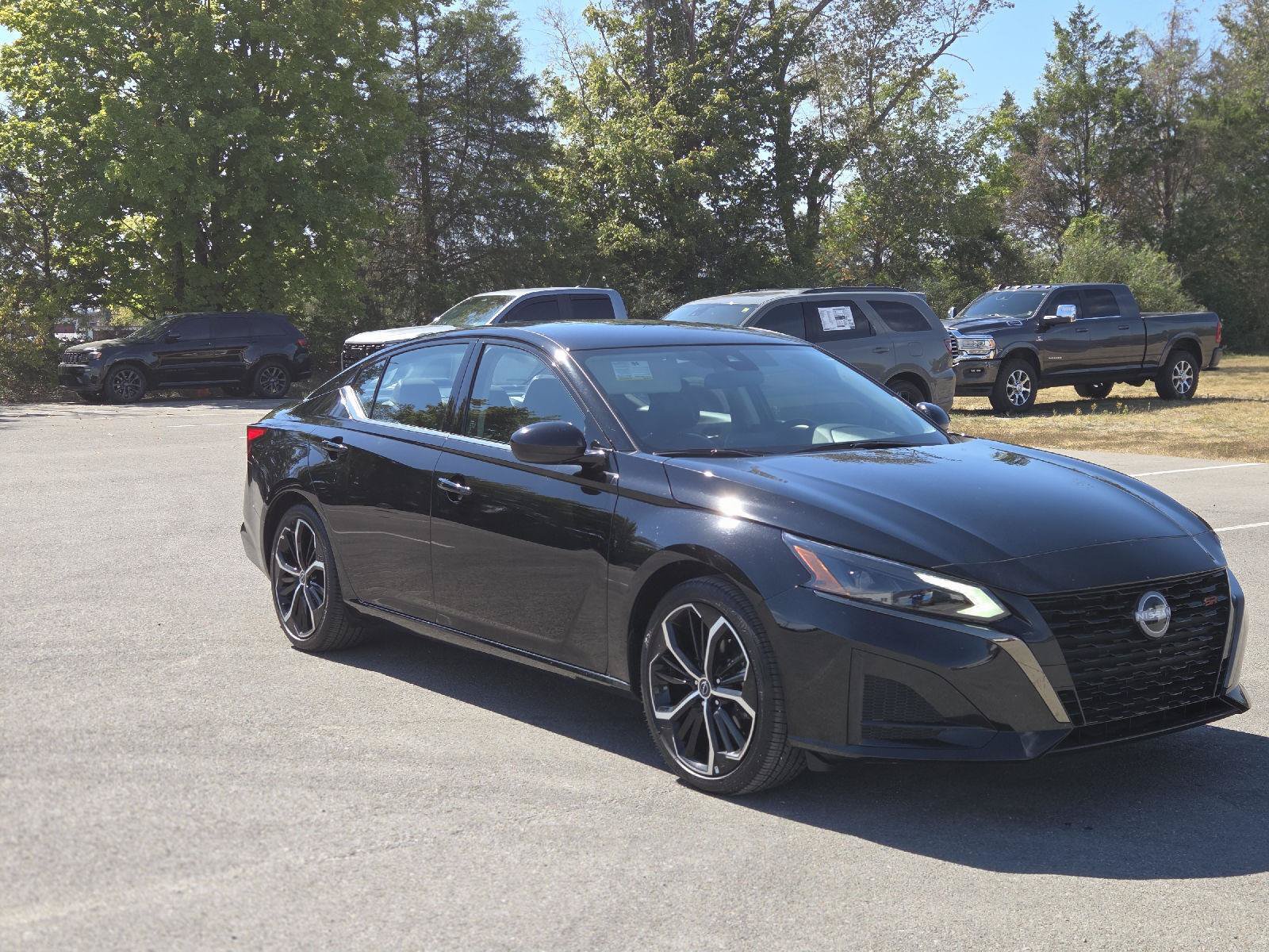 Used 2025 Nissan Altima 2.5 SR FWD image 1