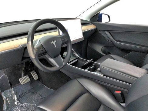 Used 2021 Tesla Model Y Long Range image 25