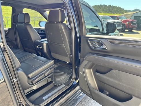 Used 2023 GMC Yukon XL SLT AWD/4WD image 42