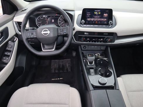 Certified 2025 Nissan Rogue SV image 15