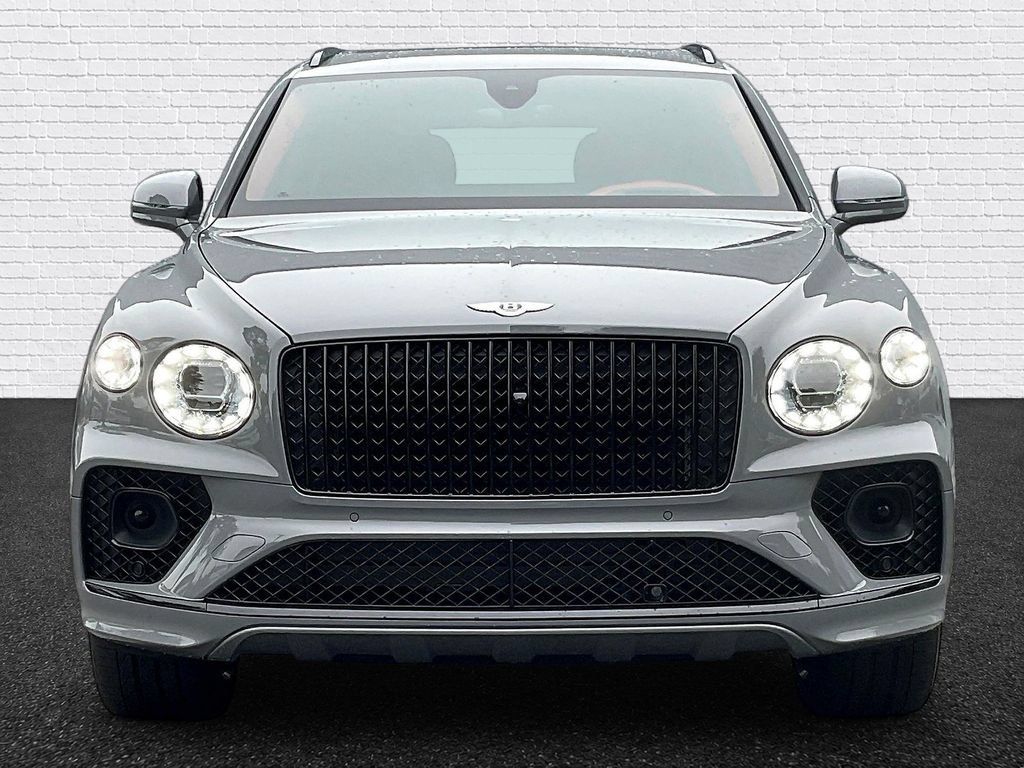 Used 2023 Bentley Bentayga Extended Wheelbase AWD/4WD image 2