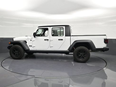 Used 2023 Jeep Gladiator Sport AWD/4WD image 8