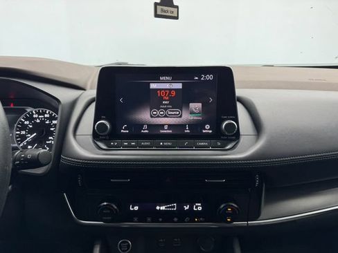 Used 2022 Nissan Rogue SV FWD image 4