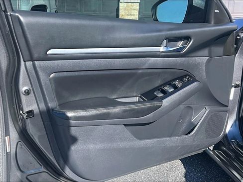 Used 2023 Nissan Altima 2.5 SV image 17