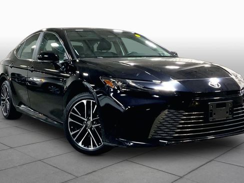 Used 2025 Toyota Camry XLE w/ Premium Package AWD/4WD image 3