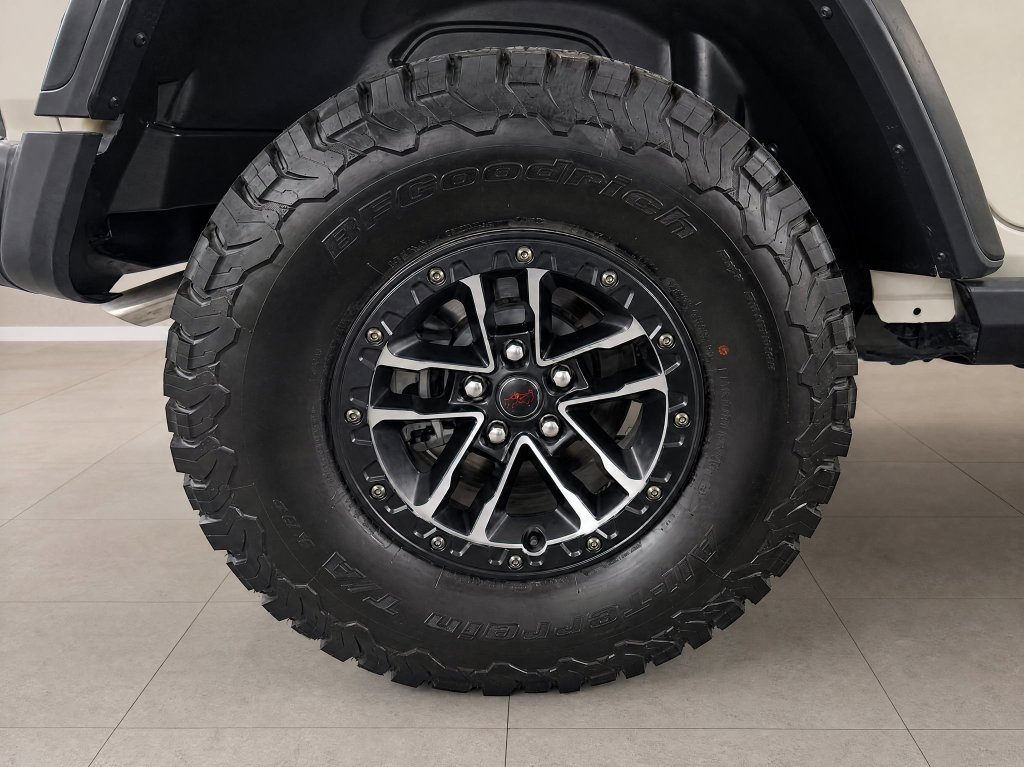 Used 2026 Jeep Wrangler Unlimited Rubicon w/ Xtreme 35 Tire Package AWD/4WD image 16