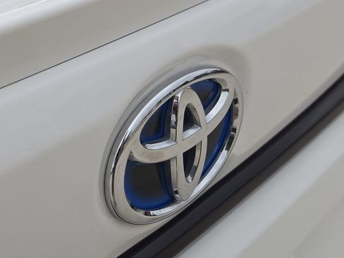 Certified 2025 Toyota Corolla SE w/ SE Premium Package FWD image 11
