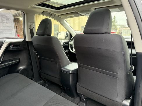 Used 2018 Toyota RAV4 XLE image 18