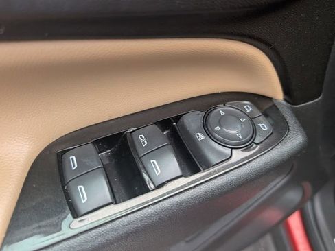 Used 2023 Chevrolet Equinox Premier AWD/4WD image 16