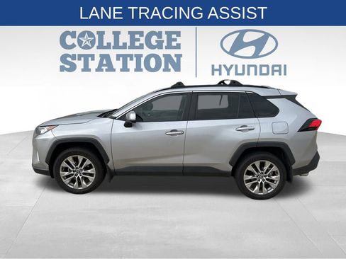 Used 2020 Toyota RAV4 XLE Premium image 7