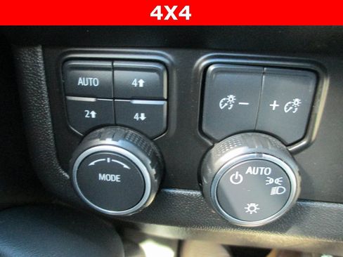 Used 2023 Chevrolet Suburban Z71 w/ Luxury Package image 27