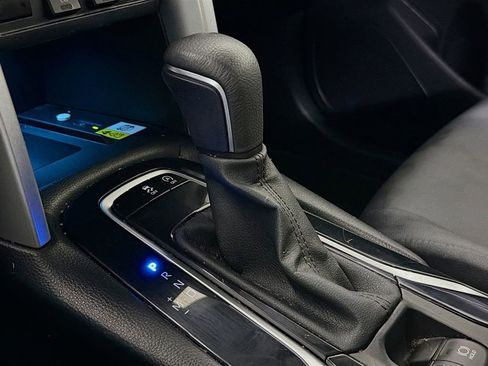 Used 2022 Toyota Corolla Cross XLE image 20