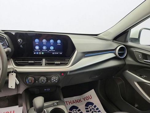 Used 2025 Chevrolet Trax LS w/ LS Convenience Package FWD image 17