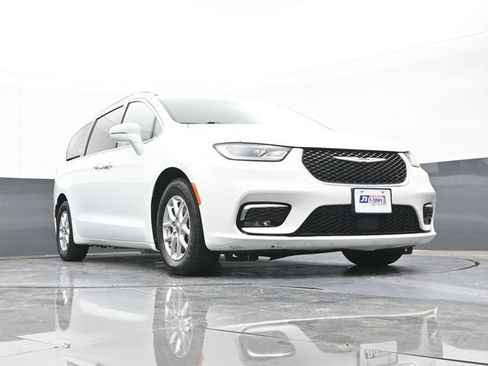 Used 2022 Chrysler Pacifica Touring-L FWD image 52