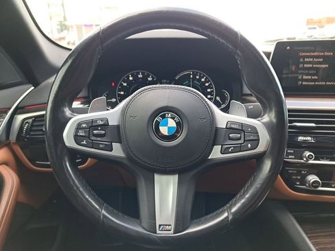 Used 2019 BMW 530e w/ Premium Package image 19