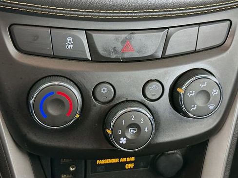 Used 2019 Chevrolet Trax LT w/ LT Convenience Package FWD image 15