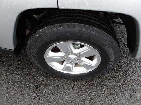 Used 2010 Jeep Liberty Sport AWD/4WD image 21
