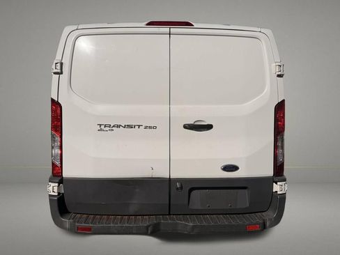 Used 2018 Ford Transit 250 130 Low Roof RWD image 4