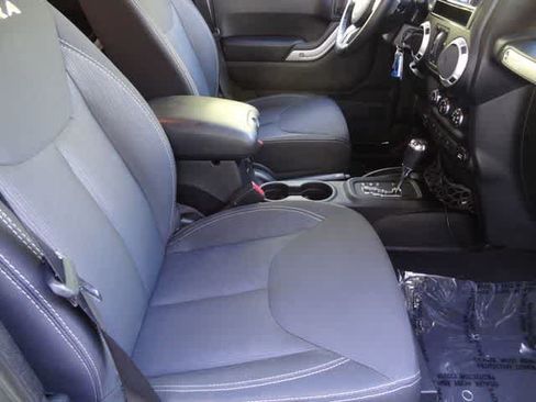 Used 2015 Jeep Wrangler Unlimited Sahara AWD/4WD image 12