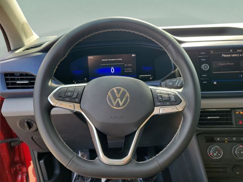 Used 2022 Volkswagen Taos SE w/ Panoramic Sunroof Package image 19