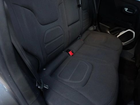 Used 2019 Jeep Renegade Latitude w/ Safety & Security Group II FWD image 22