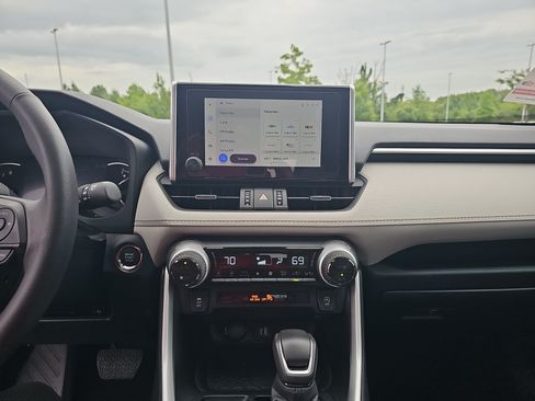 Used 2024 Toyota RAV4 XLE Premium FWD image 20