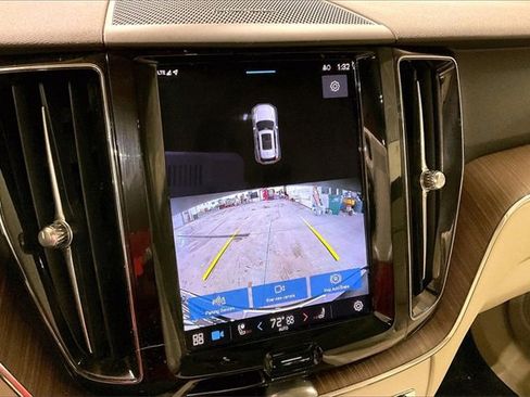 Certified 2022 Volvo XC60 B5 Momentum w/ Climate Package image 22