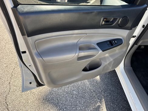 Used 2013 Toyota Tacoma 2WD Access Cab image 10