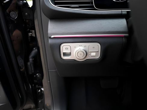Certified 2025 Mercedes-Benz GLE 450 4MATIC image 37