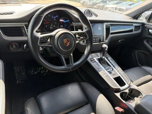 Used 2018 Porsche Macan AWD/4WD image 22