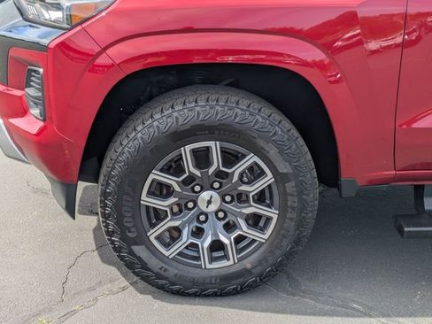 Used 2023 Chevrolet Colorado Z71 w/ Z71 Convenience Package 2 AWD/4WD image 10