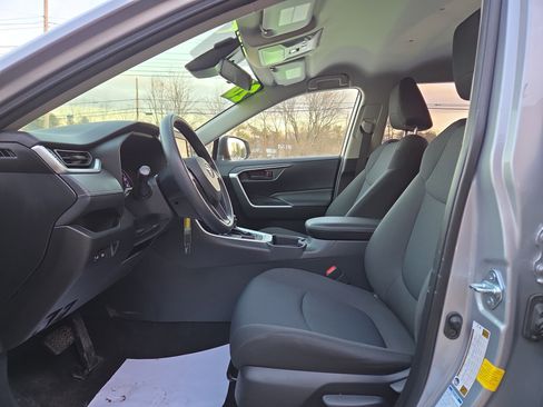 Used 2020 Toyota RAV4 LE image 12