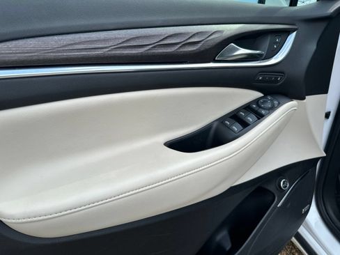 Used 2022 Buick Enclave Avenir FWD image 11