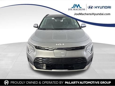 Used 2023 Kia Niro Wind w/ Wind Preserve Package FWD image 3