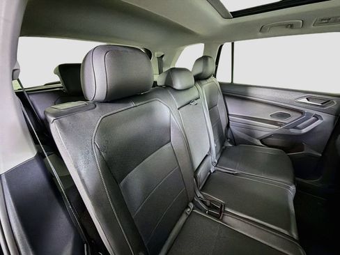 Used 2020 Volkswagen Tiguan SE w/ Panoramic Sunroof Package FWD image 31