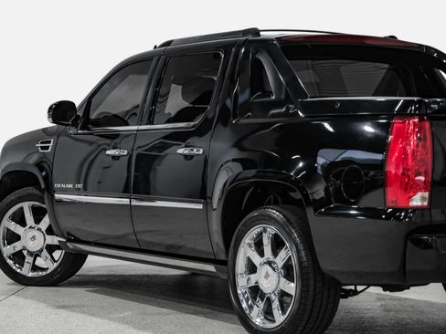 Used 2013 Cadillac Escalade EXT Premium AWD/4WD image 12