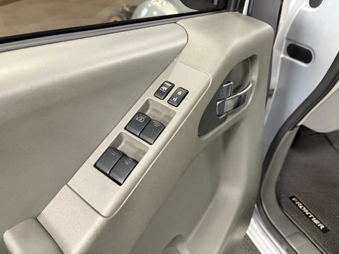 Used 2021 Nissan Frontier S AWD/4WD image 23