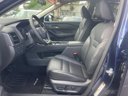 Certified 2025 Nissan Rogue SV FWD image 5