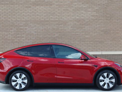 Used 2021 Tesla Model Y 2WD image 3