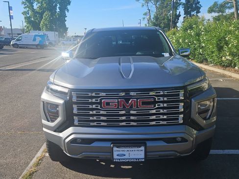 Used 2023 GMC Canyon Denali image 4