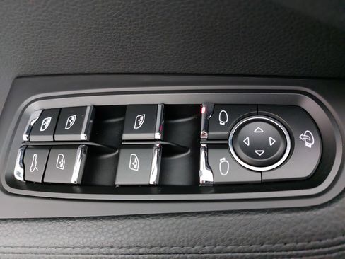 Certified 2024 Porsche Macan S image 30