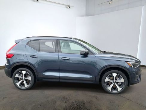 New 2026 Volvo XC40 B5 Core w/ Protection Package Premier AWD/4WD image 2