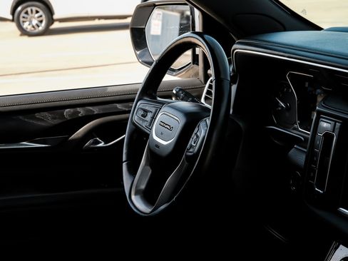 Used 2021 GMC Yukon XL Denali image 11